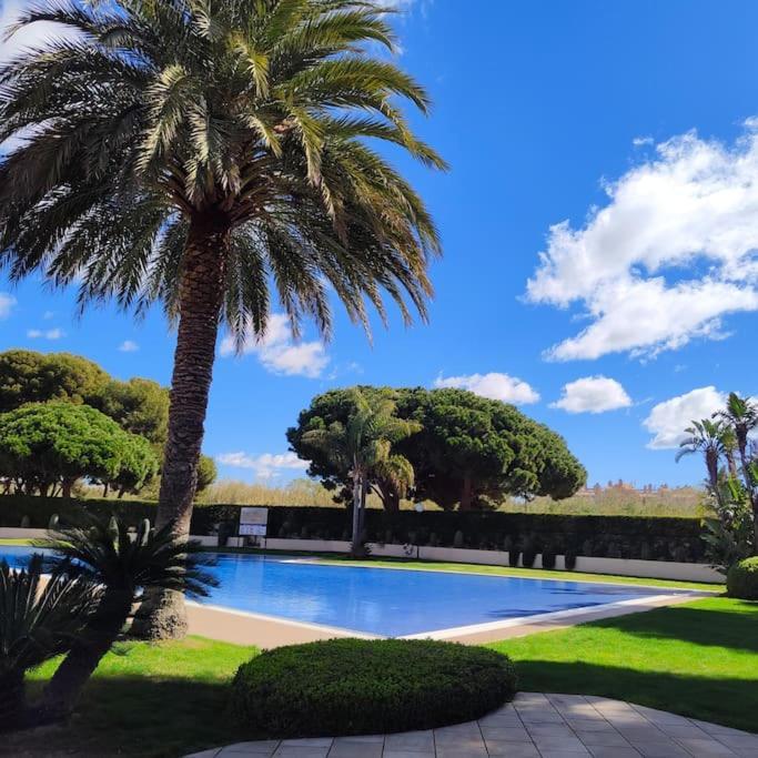 Luxurycambrils Resort&Spa エクステリア 写真